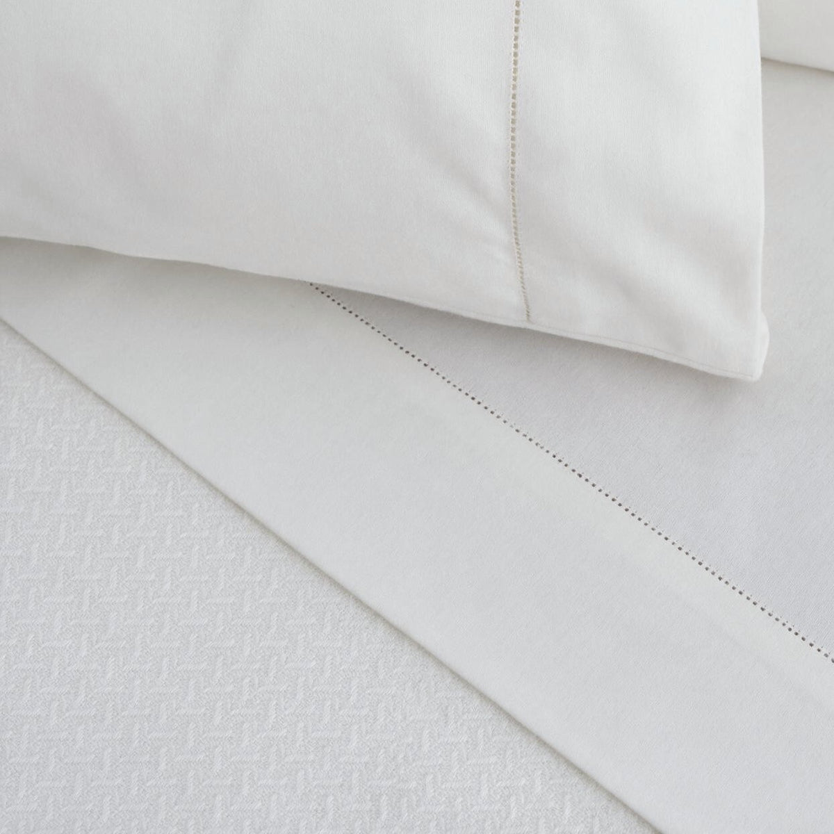 Bedspread, Clove White