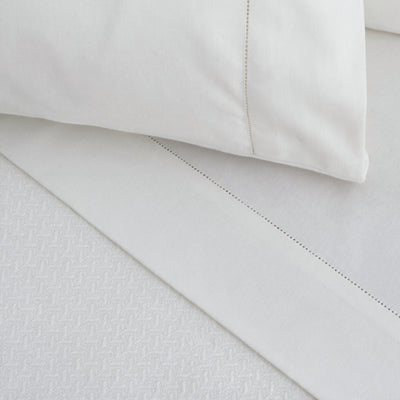 Colcha, Clove White